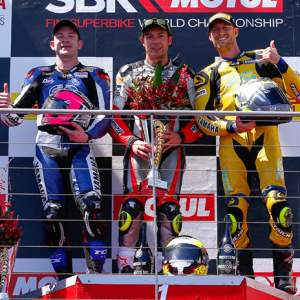 <b>Podium Supersport : Lucas Mahias - Yamaha, Roberto Rolfo - MV Agusta et Anthony West - Yamaha (photo WorldSBK)</b>