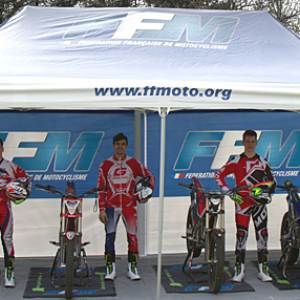 <b>Patrick Charlier - Entraineur de l’Equipe de France Espoir, Téo Colairo - Beta, Gaël Chatagno - GasGas, Fabien Poirot - GasGas, Kieran Touly - Sherco et Julien Piquet - Cadre Technique National (photo FFM)</b>