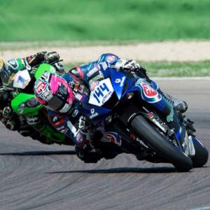 <b>Lucas Mahias - Yamaha devant Kenan Sofuoglu - Kawasaki (photo Yamaha Racing)</b>